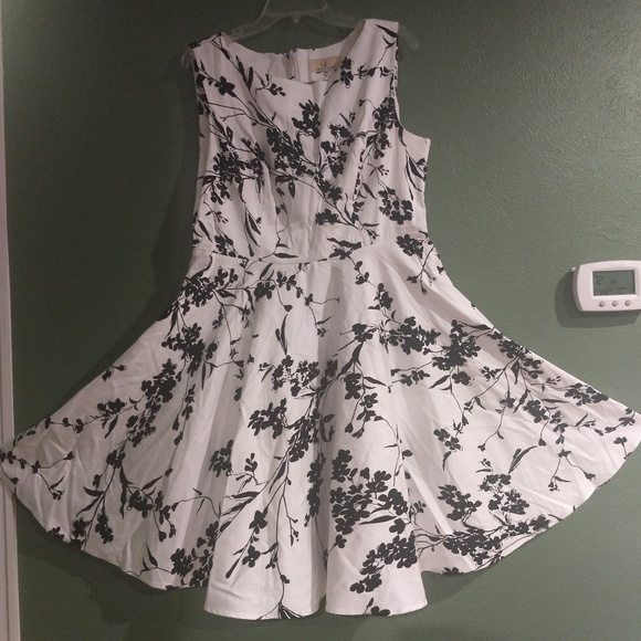 Dress - Picture 1 of 2